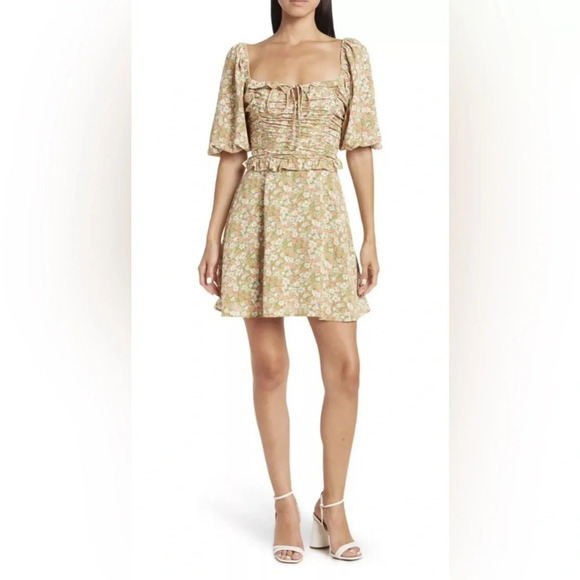 Lush Open Back Tie Ruched Mini Green Floral Short puffy sleeve Dress Siz… - Picture 2 of 12